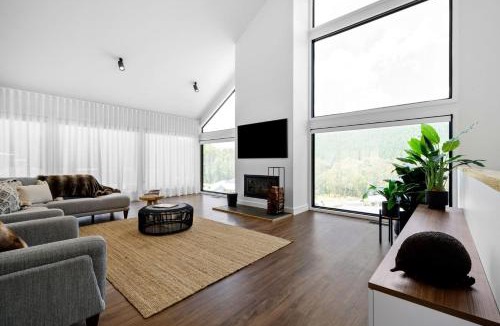 Bright House | Hilltop at Bright
