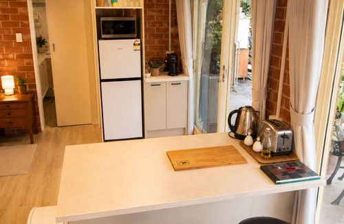 Mylor Apartment | Hilltop Haven Adelaide Hills Retreat Pet Friendly with Night and Day Yards