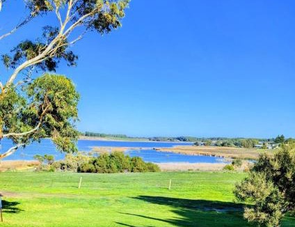 Alexandrina House | Hilltop Riverview Retreat