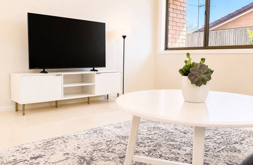 Jamboree Heights House | Hilltop View & Family Comfort | Sleep 6