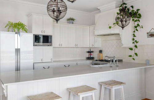 Milton House | Hillview House - A stylish country escape with breathtaking views