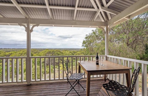 Naturaliste Cottage | Hillview—Spacious Bushland Haven with Scenic Views