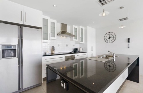 Nangkita House | Hindmarsh Island - Waterfront Luxury, Wi-Fi, Linen