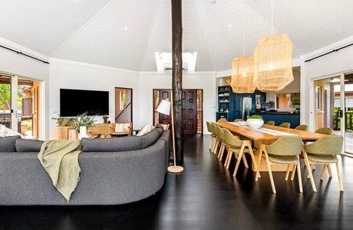 Newrybar House | Hinter Lodge - (With Ocean Views)