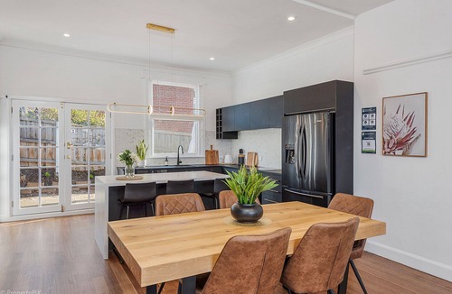 Hobart Central Business District House | Hobart's Finest, Inner City suburb, On-site parking. LUX 3bdm.