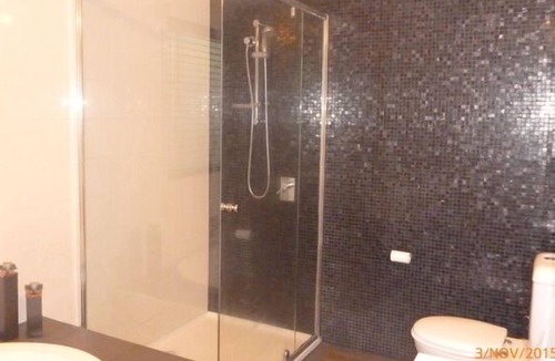 Quarry Hill House | HogmortHomes 2 BR 1km CBD 5 Stars Pet Friendly