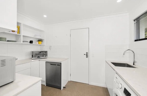 Mermaid Waters Apartment | Holiday fun with private pool and mini golf!