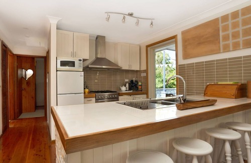 Vincentia House | Holiday on Foley by Book Jervis Bay - Vincentia - 5 Minute stroll to Orion Beach, Pet Friendly