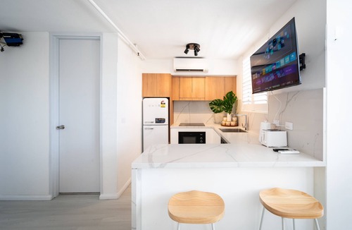 Bondi Apartment | HolidayRento Bondi Rooftop Pool & Air Con Studio