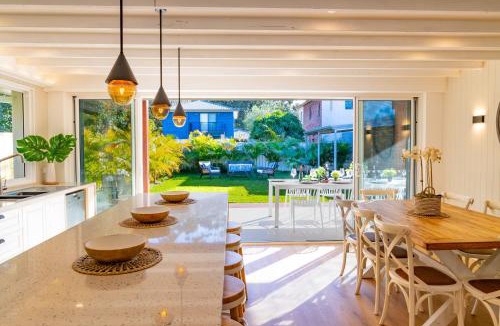 Shoal Bay Villa | HolidayRento Capri Beach House Retreat Shoal Bay