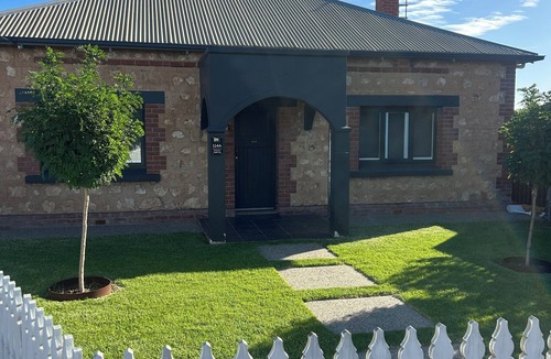 Seymour House | Holliday on Murray 114A Princes Hwy TailemBend