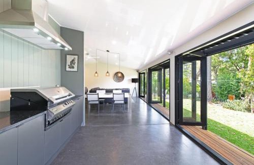 Tea Tree Gully House | Home among the Gum Trees - Free wine - Pool offline July1-Sep 4