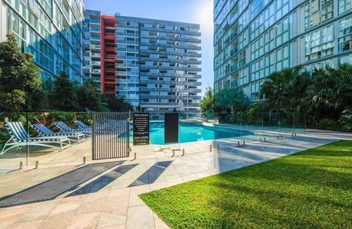 Newstead Apartment | Homely 2BD Apt close to CBD + CityView FreeParking