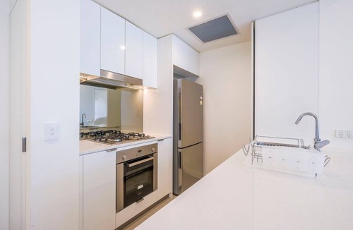 Newstead Apartment | Homely 2BD Apt close to CBD + CityView FreeParking