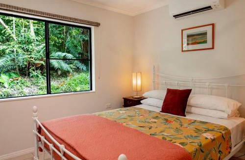 Speewah House | Honeybee House Cottage in the Rainforest