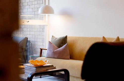 North Adelaide Apartment | Honeyeater Hidden Gem - Stylish Courtyard in the CBD