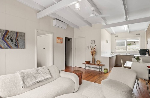 Silverleaves Apartment | Honeysuckle Beach Haven