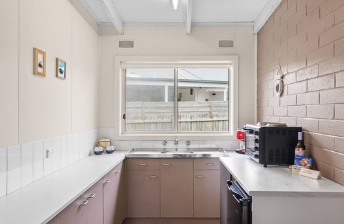 Silverleaves Apartment | Honeysuckle Beach Haven