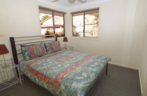 Yamba House | Hook, Wine and Sinker