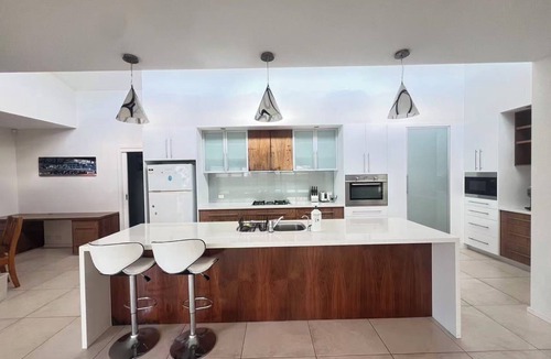 Bruce House | House is near to university, AIS, mountain, lake and CBD. Family - friendly.