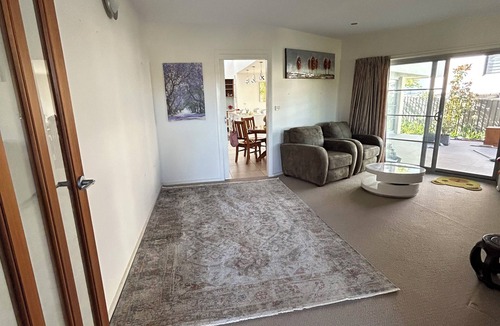 Bruce House | House is near to university, AIS, mountain, lake and CBD. Family - friendly.