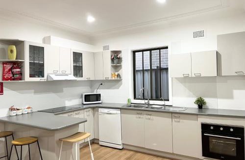 Fairfield Heights House | House on Hamilton No Party No Get together 5bedrooms 2bathrooms