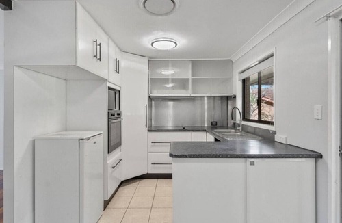Riverview House | House with huge back yard and side access, 11 Beds