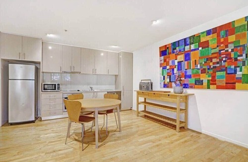 Footscray Apartment | Humble Abode @Footscray (CBD Accessible)