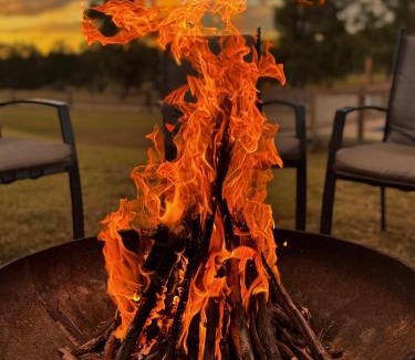 Lower Belford House | Hunter Valley Wine Country Escape - Spa, Pool, Firepit and Woodfired Pizza Oven - Keldan On Bell