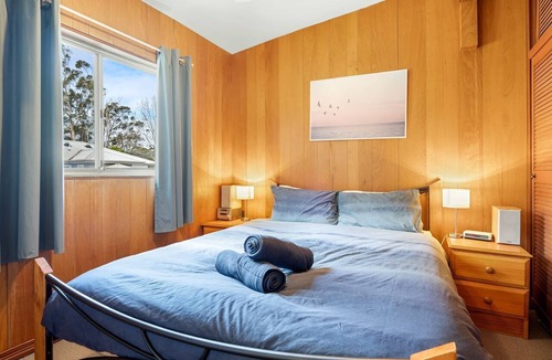 Huskisson Hostel | Husky Hangout by Book Jervis Bay - Close to everything - Pet Friendly
