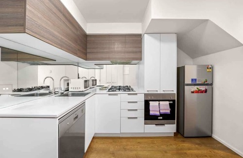 Parkville Apartment | Hyde - Perfect Two-Level Parkville Apt w parking!