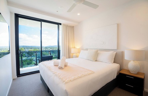 Coolangatta Apartment | Iconic Kirra Beach Resort