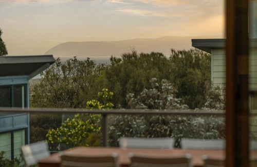 Aireys Inlet House | Idyllic Aireys Retreat - where ocean & hills meet