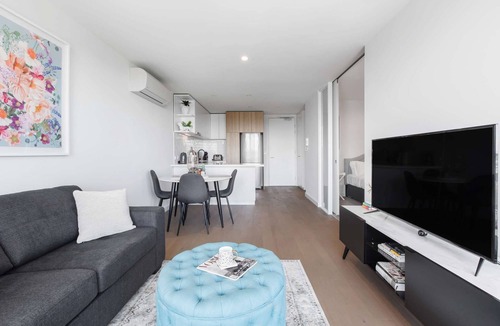 Cheltenham Apartment | Ilixir Apartments by Ready Set Host