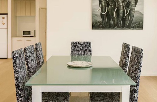 Rochedale House | Independent house near highway/fully air-conditioned