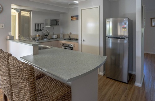 Geographe House | Indoyo Retreat - in stunning Geographe Bay (free wifi, Netflix and dogs welcome)