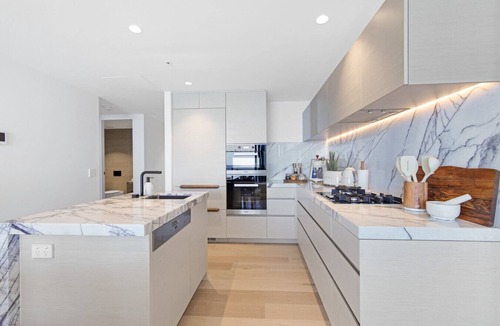 Surfers Paradise Apartment | Infinity Oceanview 2BR Suite | Jewel + Parking