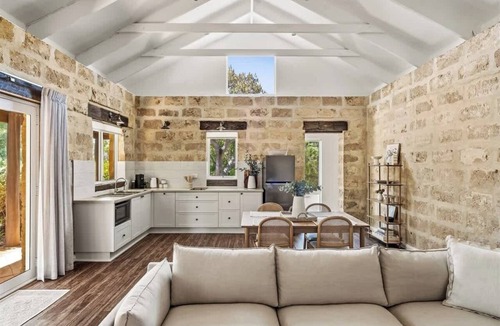 Yallingup House | Inji Retreat Dual Bushland Retreat near the Coast