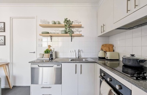 Chippendale Apartment | Inner-City Apartment with Pool, Gym & Sauna