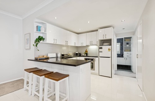 Northbridge Apartment | Inner-City Retreat on James Street Walk Everywhere