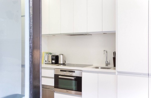 Glebe Apartment | Intimate Studio Apartment with Balcony in Glebe