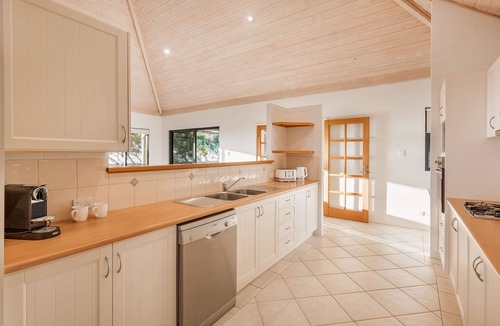 Yallingup House | INVITING 2 STOREY COASTAL ESCAPE IN PRIME HOLIDAY POSITION ON YALLINGUP HILL