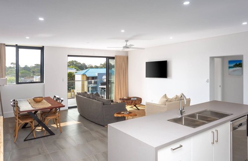 Huskisson Apartment | Ishtar Apartment 4 by Book Jervis Bay - Best Water Views