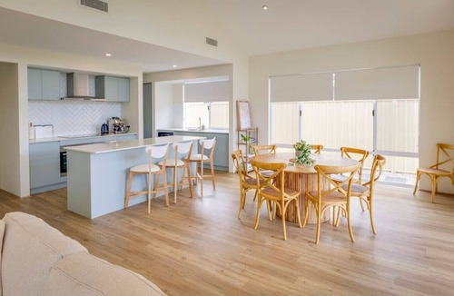 Dunsborough House | Isla Escape - Pet Friendly Fully Air-Conditioned