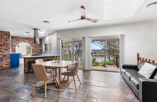 North Nowra House | Island Retreat – pet friendly with swimming pool
