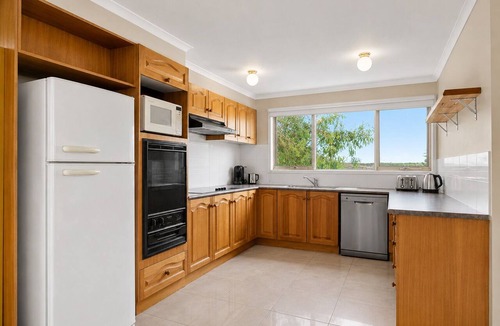 Smiths Beach House | Island Treetops by Ready Set Stay