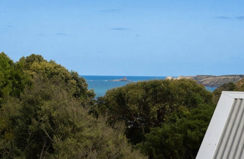 Smiths Beach House | Island Treetops by Ready Set Stay