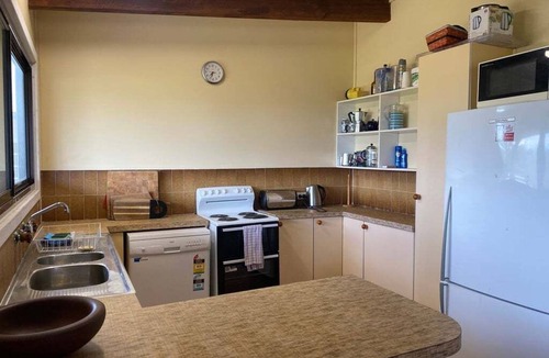 Manyana House | Island Views ~ Located in a quiet culdesac affording water views of Green Island