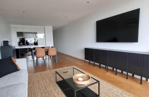 Port Melbourne Apartment | It's Melbourne - by the Beach!