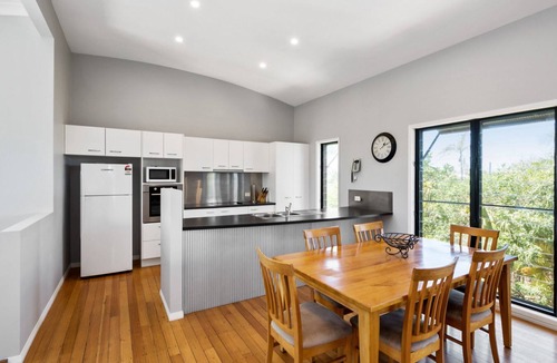 Peregian Beach Hotel | Jacana Beach House Peregian Beach